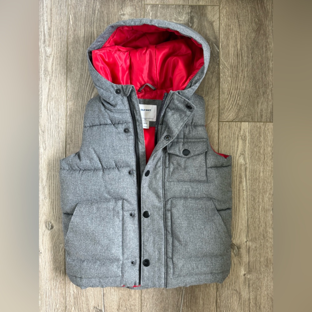 Boys Size Small 6/7 Old Navy puffer vest with hood